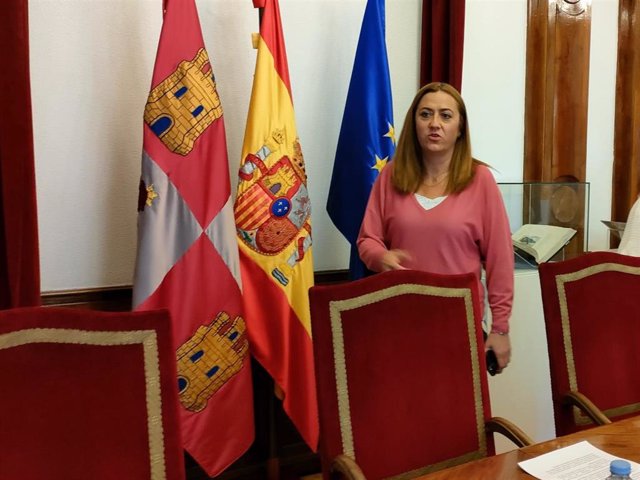 La delegada del Gobierno en Castilla y León, Virginia Barcones, en la Subdelegación del Gobierno en Salamanca.