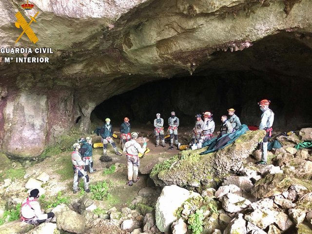 Archivo - Miembros del GREIM en imagen de archivo.