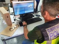 Cuatro detenidos acusados de robo de material informático en entidades bancarias de Córdoba y Sevilla