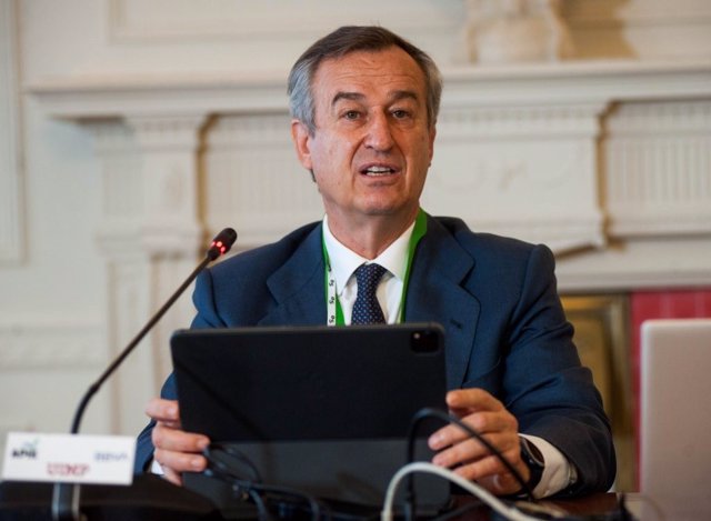Archivo - César González-Bueno, Consejero Delegado del Banco Sabadell, durante su intervención en el curso de economía organizado por la APIE en la UIMP de Santander en junio de 2021.