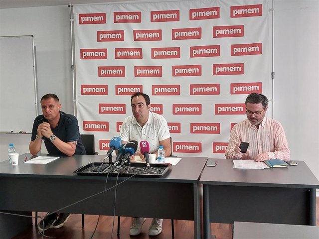 (I-D) El Vicepresidente  De Pimem-Comerç, Miquel Àngel Salvà, El Presidente De Pimem-Comerç, Miquel Àngel Mateu, Y El Director General De Comercio Del Govern, Miguel José Piñol.