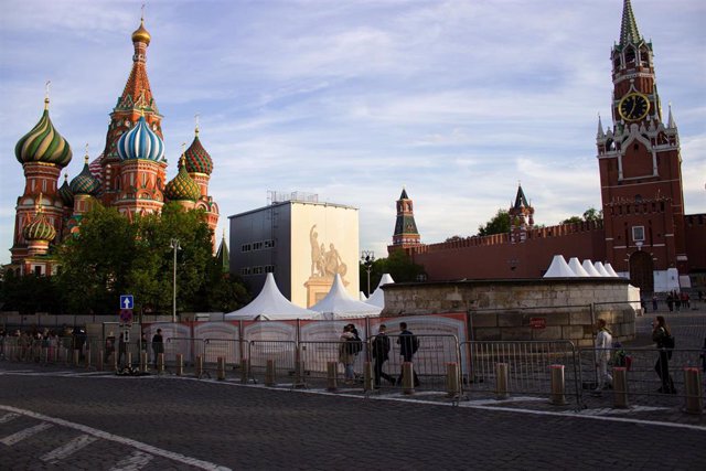 Vista general del Kremlin y la catedral de San Basilio, en Moscú