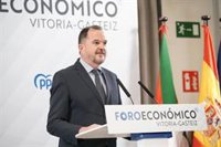 El presidente del PP vasco rechaza hablar de distintos "modelos" y resalta el liderazgo de Feijóo: "Hay PP"