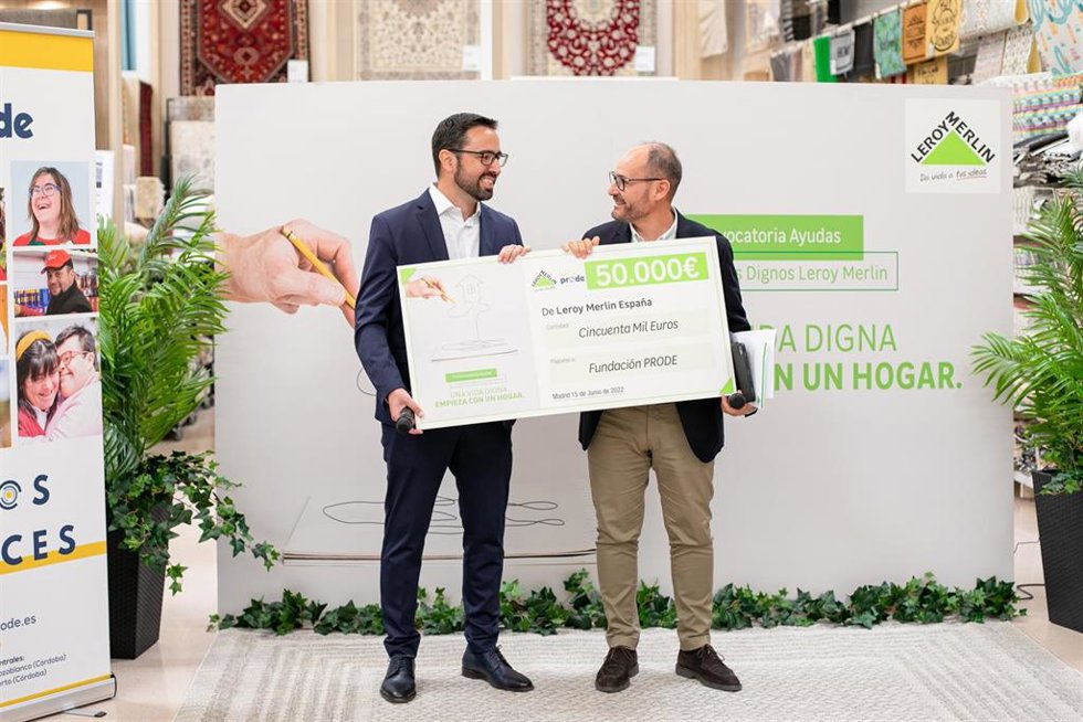 Leroy Merlin dona 75.000 euros a dos organizaciones de Andalucía en la primera convocatoria de ayudas 'Hogares Dignos'.