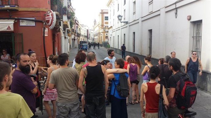 Archivo - Imagen de archivo de una concentración junto a las antiguas naves de San Luis.