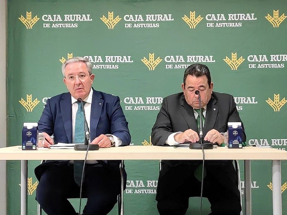 Rueda de prensa del presidente de Caja Rural de Asturias, Fernando Martínez, y del director general de Caja Rural de Asturias Antonio Romero, antes de celebrar la Asamblea General Ordinaria.