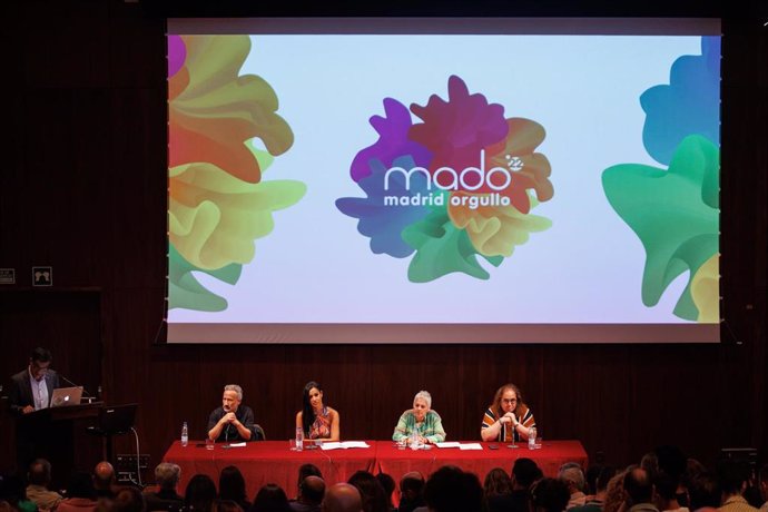 (I-D) El presidente de Aegal, Alfonso Llopart; la vicealcaldesa, Begoña Villacís; la presidenta de FELGTBI+, Uge Sangil y  la presidenta de COGAM, Carmen García, durante la presentación de la programación oficial MADO 2022