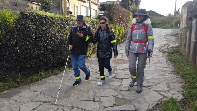 Archivo - Peregrinos ciegos haciendo el Camino 