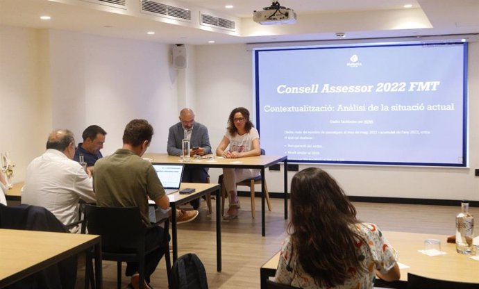 La presidenta del Consell, Catalina Cladera, preside la reunión del Consejo Asesor de la Fundación Mallorca Turismo, a la que también asiste el conseller insular de Transición, Turismo y Deportes, Andreu Serra.