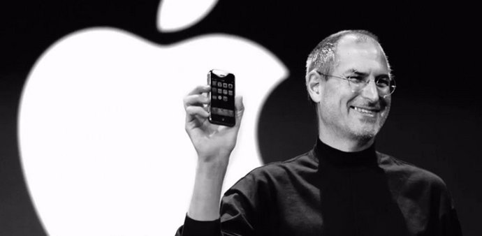 Steve Jobs presentando el primer iPhone