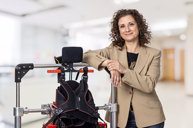 Elena García Armada ha diseñado el primer exoesqueleto infantil adaptable del mundo. /