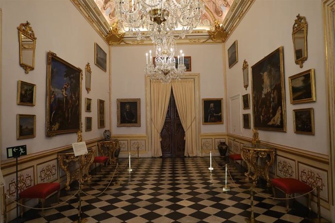 Imagen de la antecámara de la Reina del Palacio Real de la Granja.