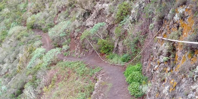 El Cabildo de Tenerife retira más de 115 metros de tubería de acero en el Parque Rural de Teno