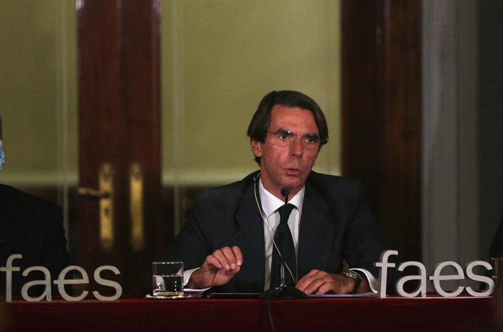 Archivo - El expresidente del Gobierno, José María Aznar, interviene durante el acto de presentación del libro "Julián Marías. La concordia sin acuerdo" escrito por Ernesto Baltar, en el Senado, a 10 de noviembre de 2021, en Madrid (España).