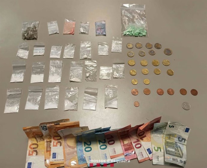 Imatge de la droga i els diners intervinguts durant el Sónar Festival