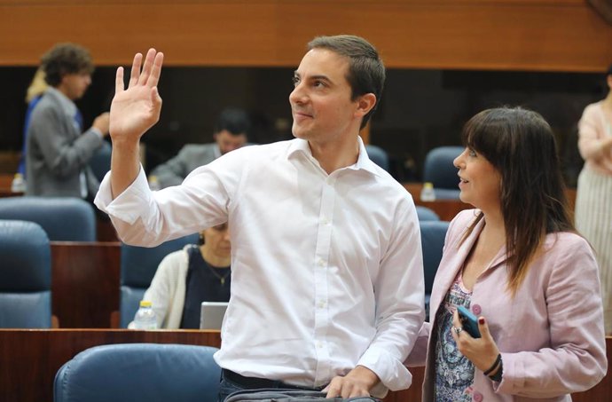 El secretario general del PSOE-M, Juan Lobato, en un pleno de la Asamblea de Madrid, a 9 de junio de 2022, en Madrid (España). 