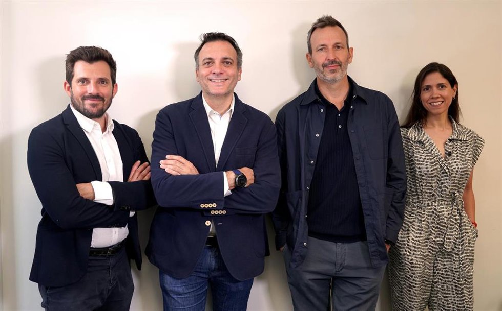 Archivo - El presidente de Miogroup, Yago Arbeloa (2i), junto a los socios de Firma Marc Lite (1i), Anton Pinyol (2d) y Andrea Arrieta