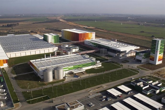 Archivo - La fábrica de Heineken en Sevilla, en el barrio de Torreblanca.