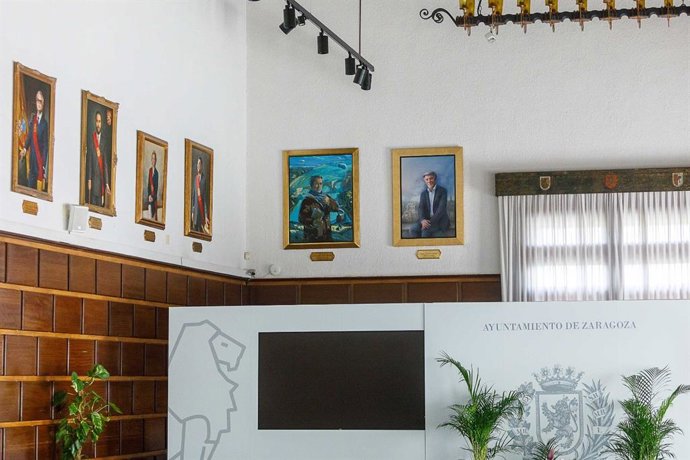 El retrato del exalcalde, Pedro Santisteve, (ZeC), ya luce en el Salón de Recepciones del Ayuntamiento