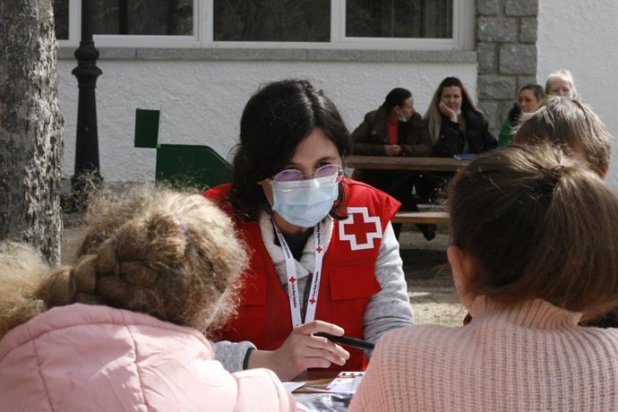 Cruz Roja atiende a refugiados