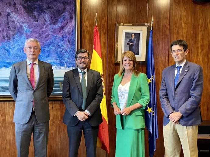 La presidenta del Puerto, Pilar Miranda, se ha reunido en Madrid con el presidente de Puertos del Estado, Álvaro Rodríguez Dapena.