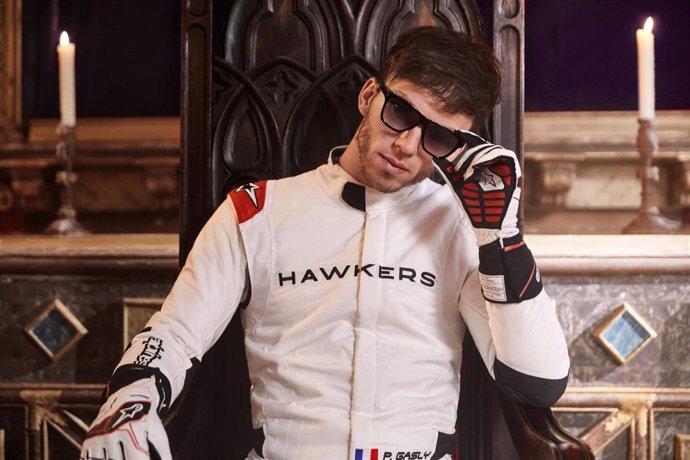 El piloto francés de Fórmula 1 Pierre Gasly lanza su segunda colección cápsula de gafas de sol con la marca Hawkers.