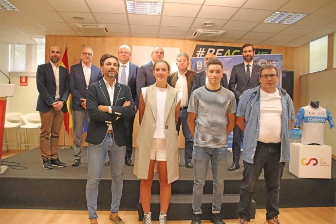 Foto de famlia tras la presentación de Pontevedra como sede del Campeonato de Europa de Ciclocross 2024 celebrada en la sede del Consejo Superior de Deportes