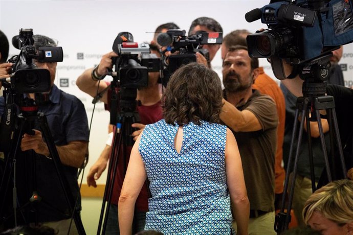 La hasta ahora vicepresidenta de la Generalitat valenciana y portavoz del Consell, Mónica Oltra, ante los medios tras anunciar su dimisión. 