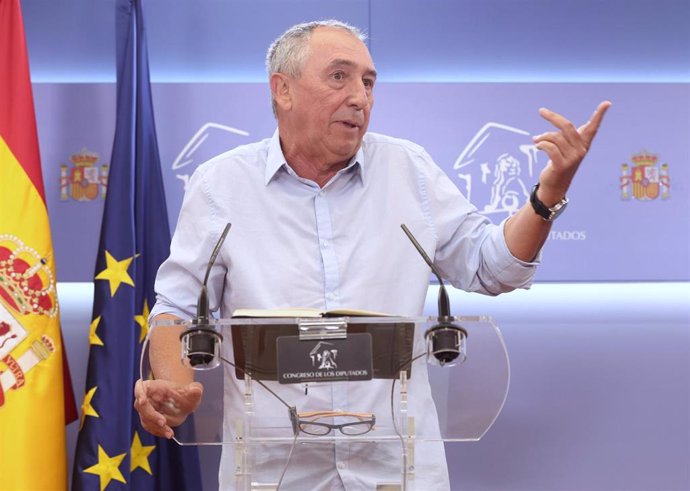 El portavoz de Compromís en el Congreso, Joan Baldoví, interviene en una rueda de prensa anterior a una Junta de Portavoces, en el Congreso de los Diputados, a 21 de junio de 2022, en Madrid (España).