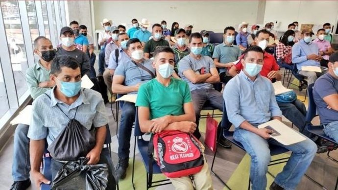 Archivo - Selección en Honduras de trabajadores en la experiencia piloto de contratación en origen para la campaña de los frutos rojos de Huelva. Archivo.