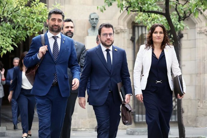 El vicepresident de la Generalitat, Jordi Puigneró, el president del Govern, Pere Aragons, i la consellera de Presidncia, Laura Vilagr