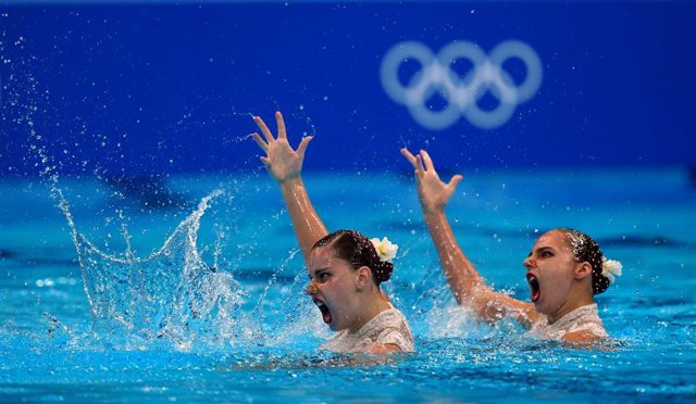 Archivo - Alisa Ozhogina e Iris Tío durante los Juegos Olímpicos de Tokio