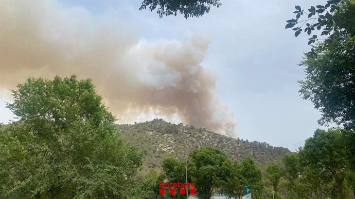 Imagen del incendio de Sant Pere de Ribes (Barcelona)