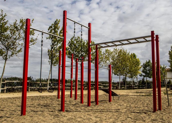 Archivo - Se abre al uso el parque deportivo de Calistenia de Villamediana