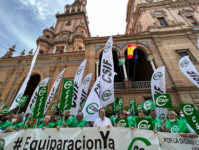 Empleadas públicos protestan en las ochos provincias por su pérdida de poder adquisitivo, en una imagen de archivo.