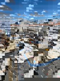 El Ayuntamiento estudia la instalación de toldos en zonas soleadas de la Puerta del Sol