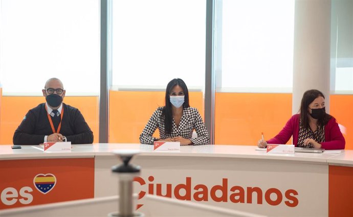 Archivo - El eurodiputado de Ciudadanos, Jordi Cañas; la vicealcaldesa de Madrid, Begoña Villacís; y la secretaria general de Ciudadanos, Marina Bravo, en una reunión del Ejecutivo de Ciudadanos,