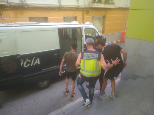 Imagen de los detenidos, trasladados por la Policía Nacional