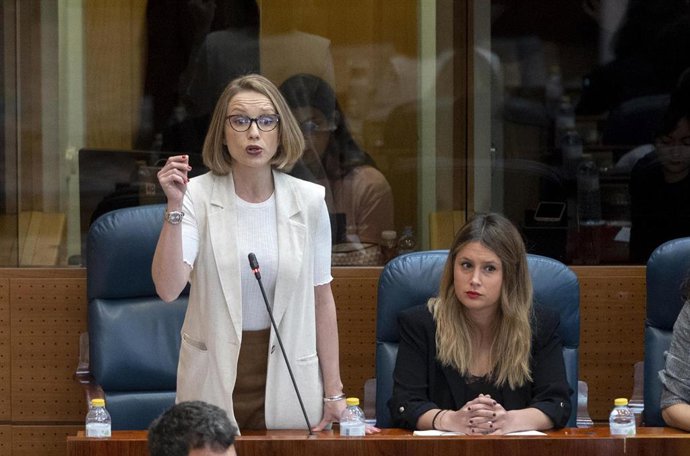 Archivo - La portavoz de Unidas Podemos en la Asamblea de Madrid, Carolina Alonso, interviene durante una sesión plenaria, en la Asamblea de Madrid, a 5 de mayo de 2022, en Madrid (España). El pleno está marcado por las preguntas de la oposición a la pr
