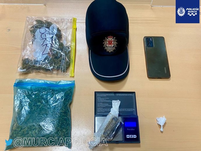 Imagen de los efectos intervenidos por la Policía Local de Murcia