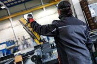 La industria andaluza eleva su facturación un 38,1% interanual en abril, 15 puntos más que la media nacional