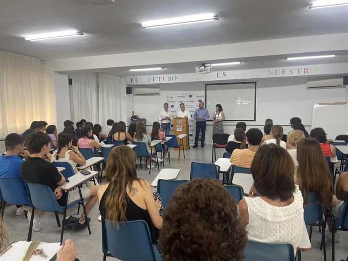 Imagen de la presentación del proyecto piloto en el Colegio Sabina Mora de La Unión