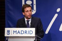 Almeida afea que se generen polémicas "para patrimonializar el Orgullo" y defiende que bandera estará "con iluminación"