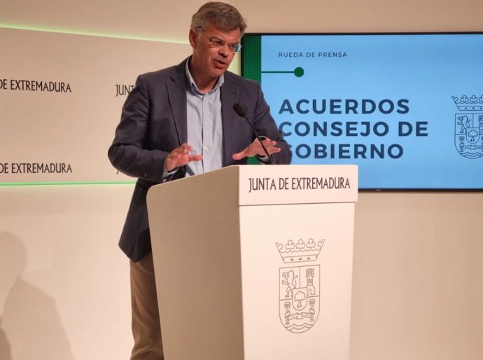El portavoz de la Junta de Extremadura, Juan Antonio González, en rueda de prensa