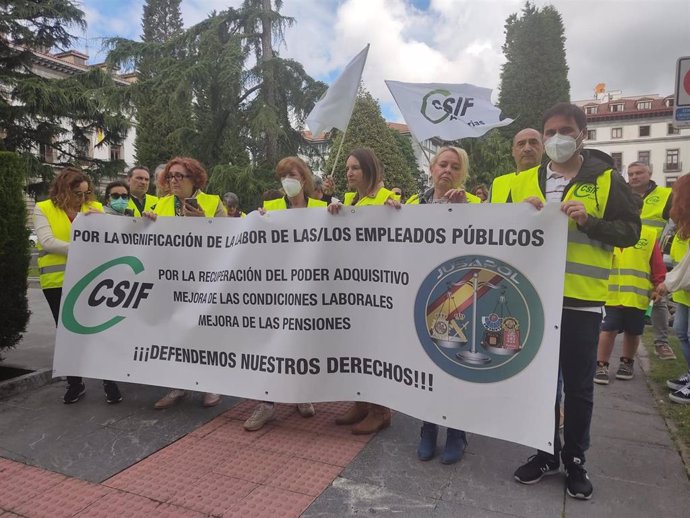 Concentración CSIF y Jusapol ante Delegación de Gobierno.