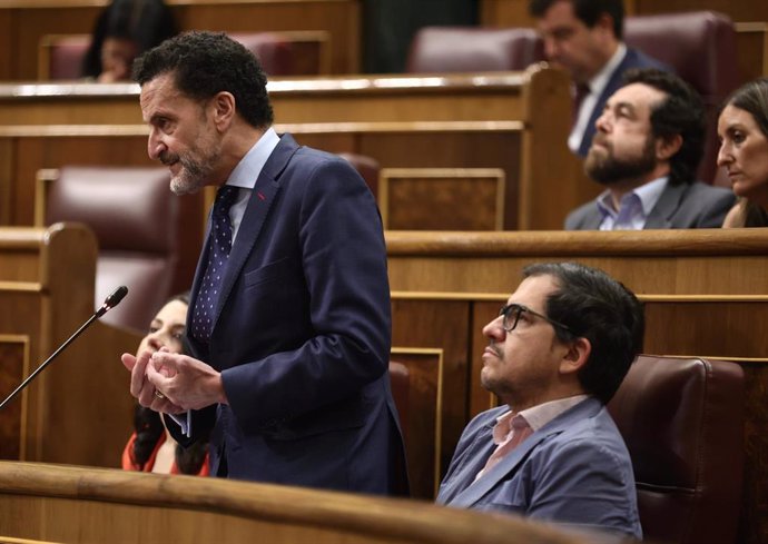 El portavoz adjunto de Ciudadanos en el Congreso, Edmundo Bal (c), en una sesión de control, en el Congreso de los Diputados, a 22 de junio de 2022, en Madrid (España).