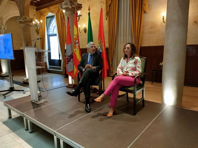 González Corral en la clausura de la presentación del análisis sobre la plataforma intermodal de Salamanca.