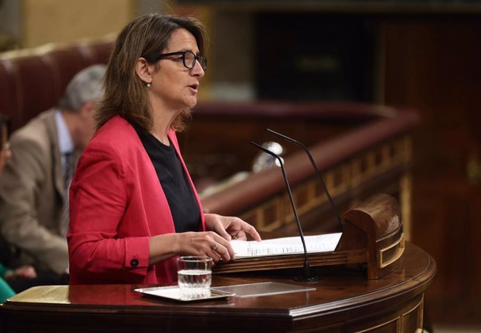 La vicepresidenta tercera y ministra para la Transición Ecológica y el Reto Demográfico, Teresa Ribera, interviene en una sesión plenaria, en el Congreso de los Diputados, a 22 de junio de 2022, en Madrid (España). Se trata del primer pleno tras las ele