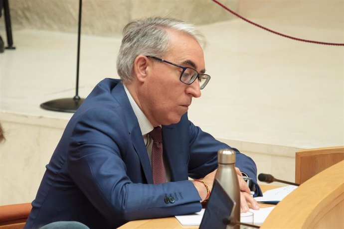 El portavoz del Partido Popular (PP) en el Parlamento riojano, Jesús Ángel Garrido, durante la primera sesión del Debate sobre el Estado de la Región, en el Parlamento de La Rioja, a 22 de junio de 2022, en Logroño, La Rioja (España).