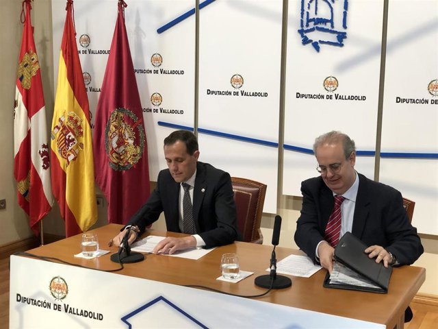 Conrado Íscar (izquierda) y José Antonio Salvador Insúa (derecha) presentan el Plan Estratégico para Sodeva.